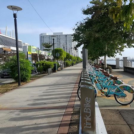 Maritime Seaview Suites Penang George Town Bagian luar foto