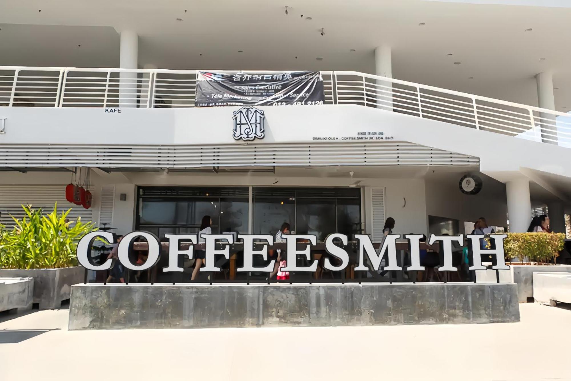 Maritime Seaview Suites Penang George Town Bagian luar foto