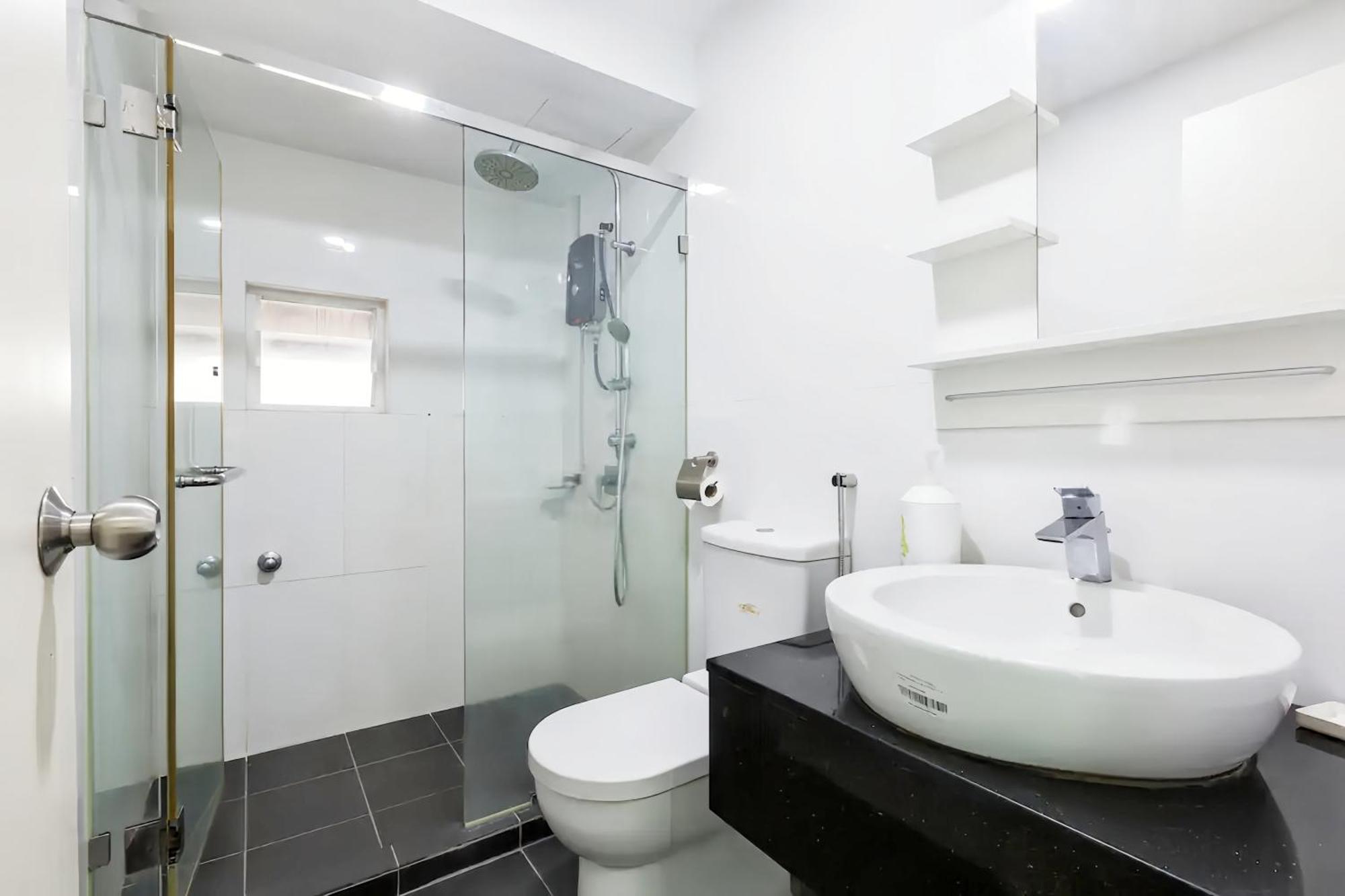 Maritime Seaview Suites Penang George Town Bagian luar foto