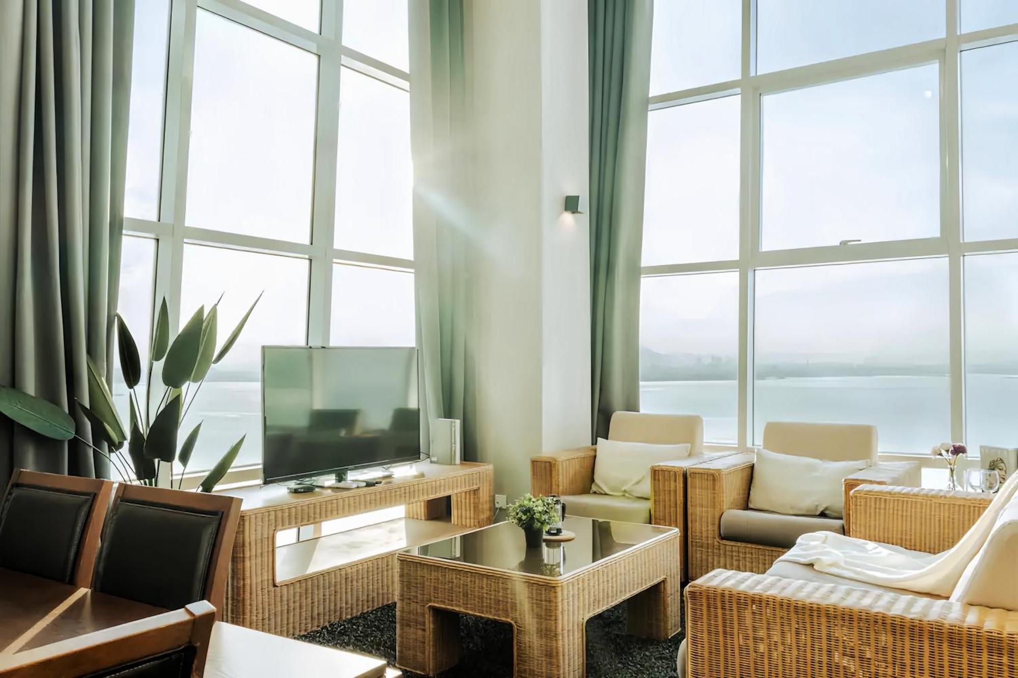 Maritime Seaview Suites Penang George Town Bagian luar foto