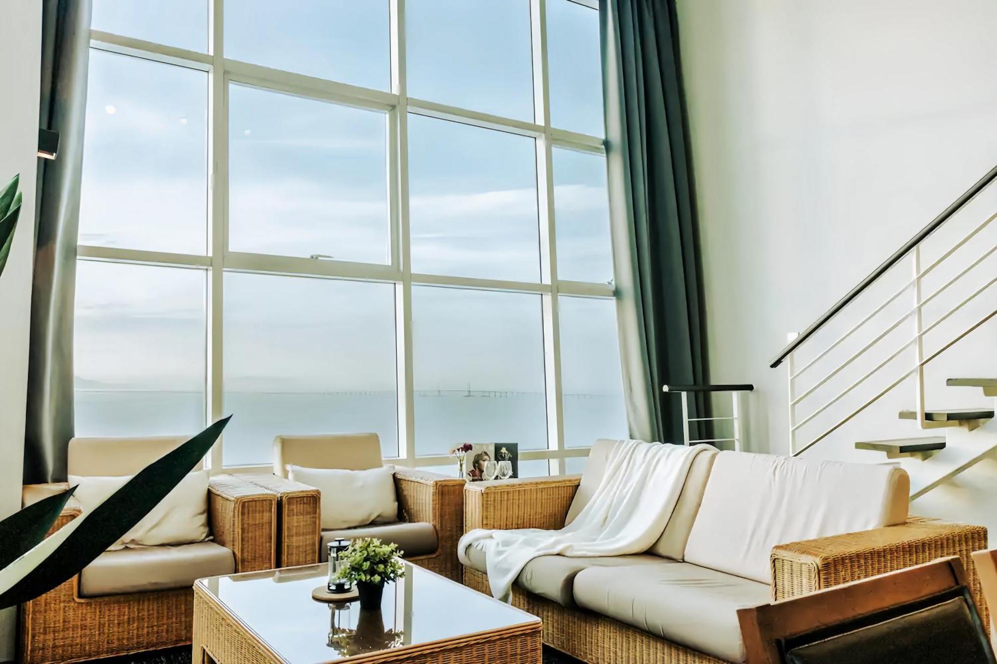 Maritime Seaview Suites Penang George Town Bagian luar foto