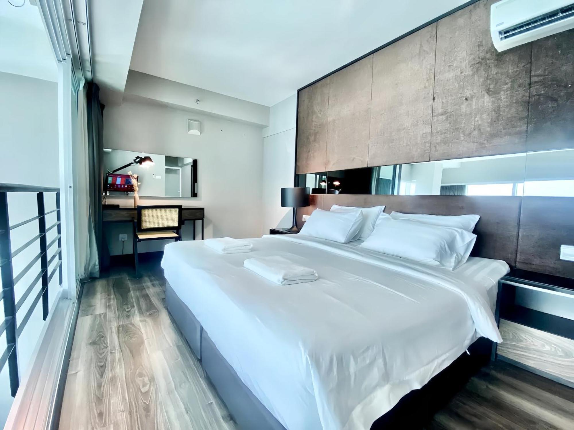 Maritime Seaview Suites Penang George Town Bagian luar foto