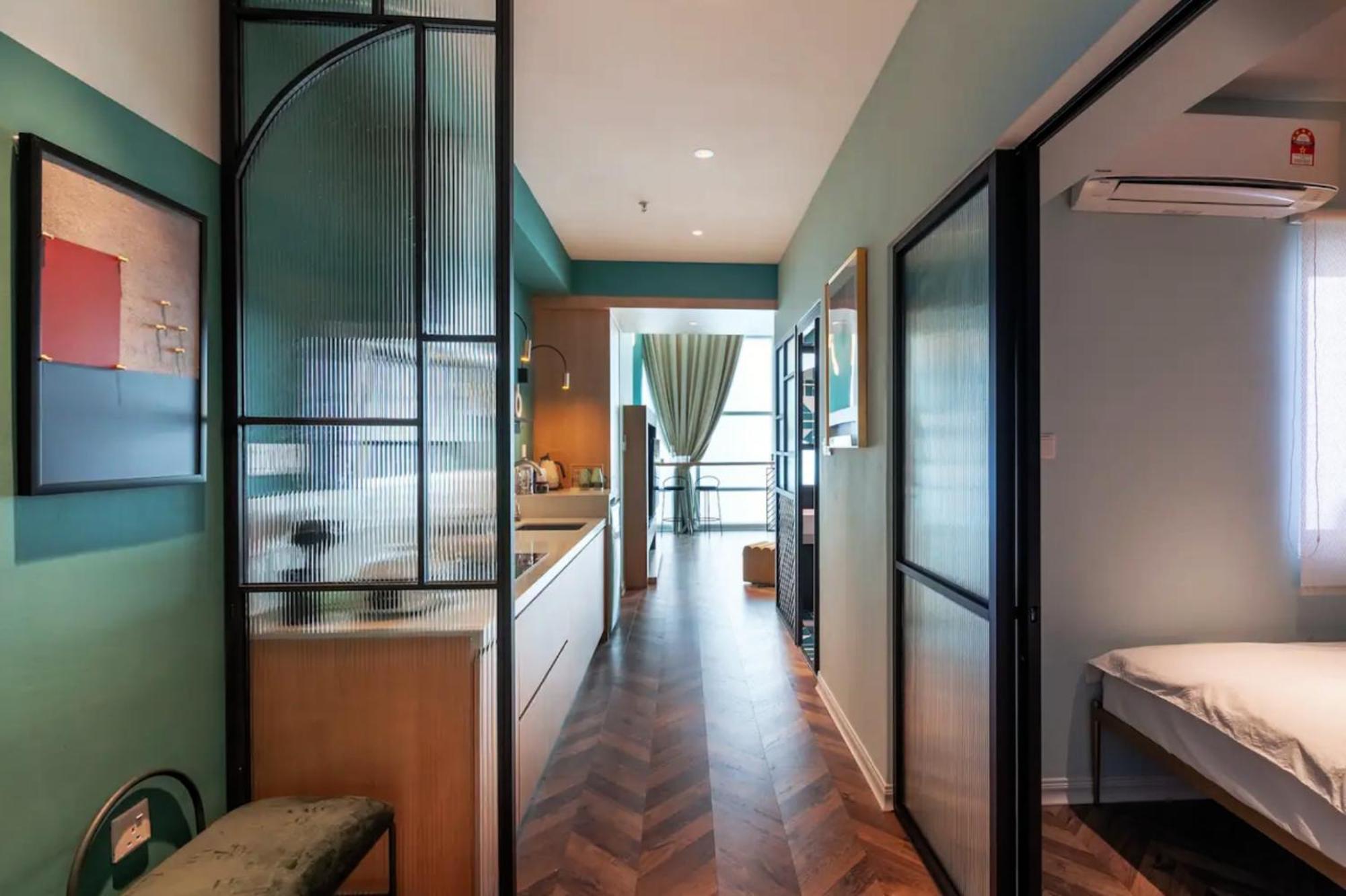 Maritime Seaview Suites Penang George Town Bagian luar foto