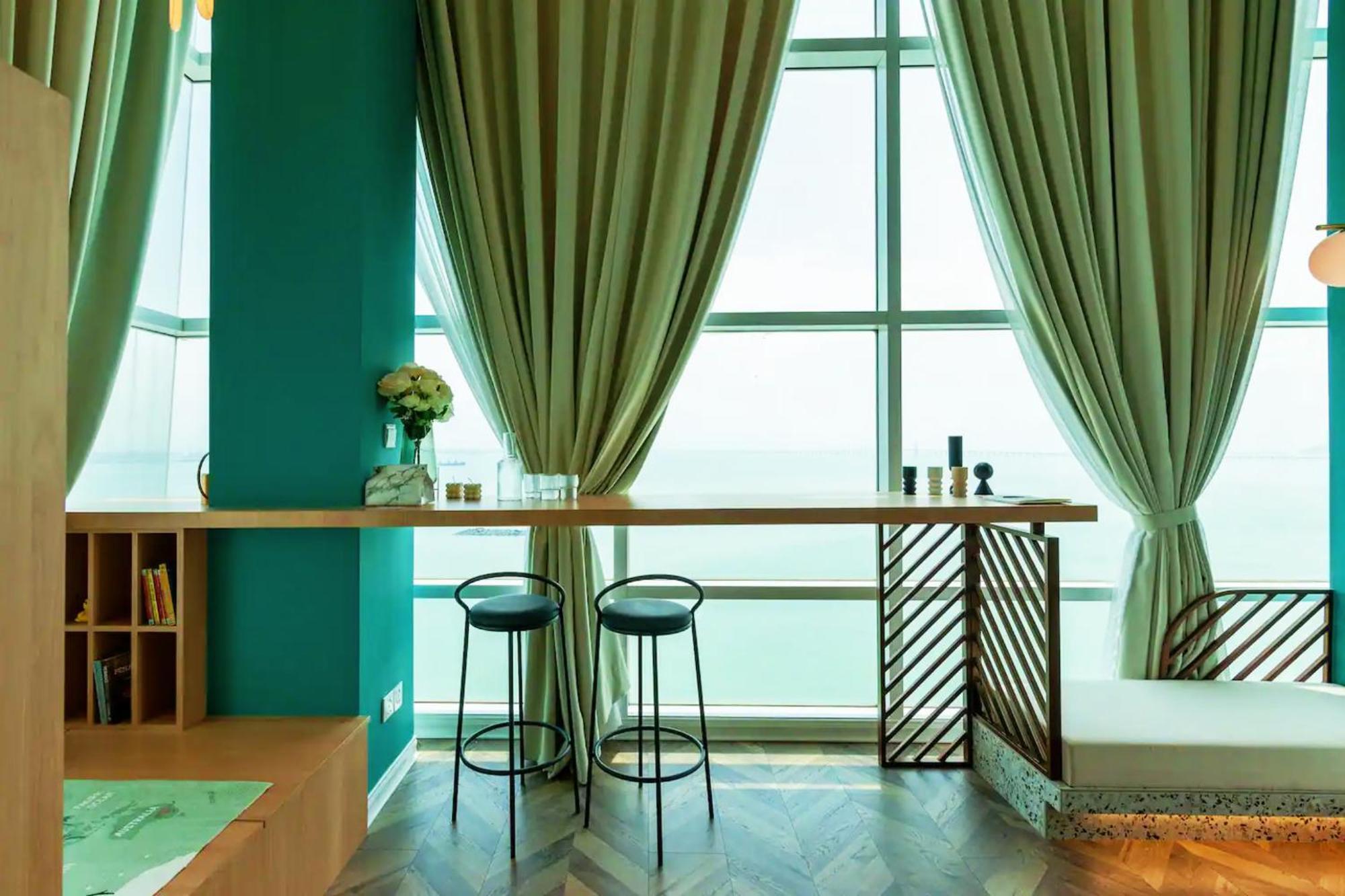 Maritime Seaview Suites Penang George Town Bagian luar foto