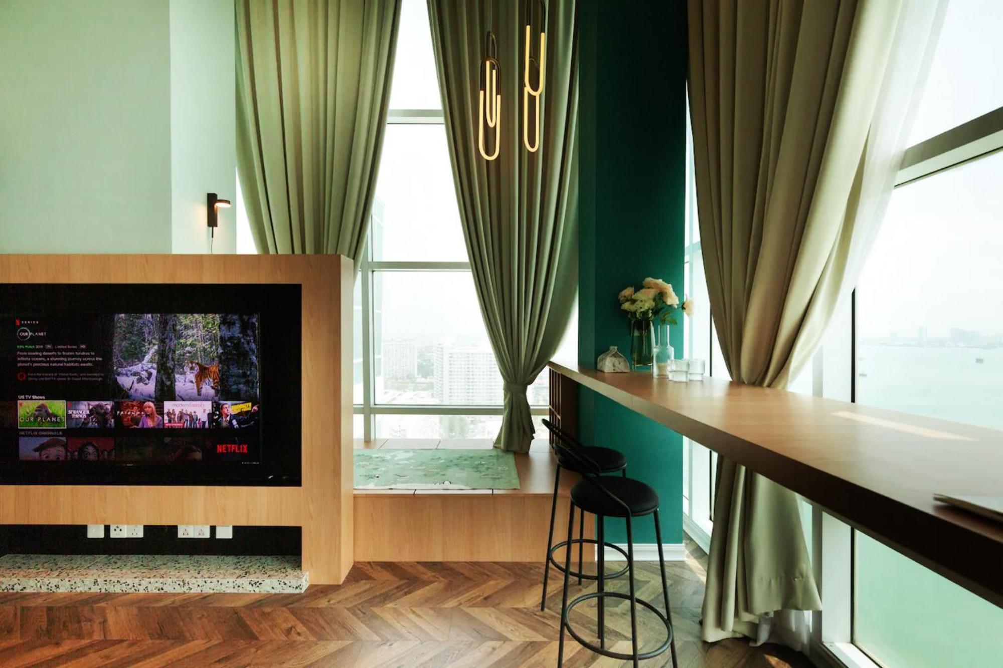 Maritime Seaview Suites Penang George Town Bagian luar foto